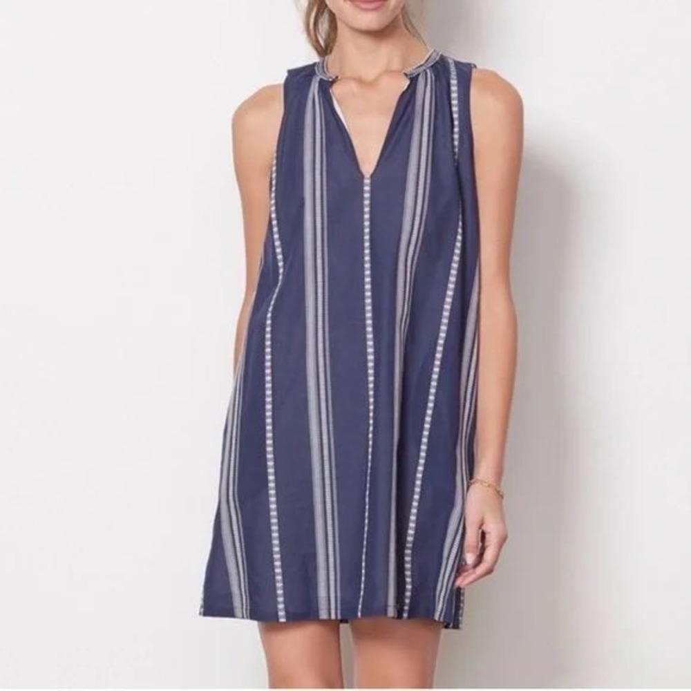 Evereve Navy Blue White Striped Sleeveless Split V-Neck Shift Dress travel  vaca